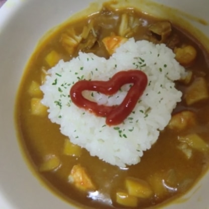 ホヌさんこんにちは♪
カレーはシーフードなんですけど、ハートにしたくて♥（良いかしら？）
型のおかげでおかわりも♥で作っちゃいます（*^^*)